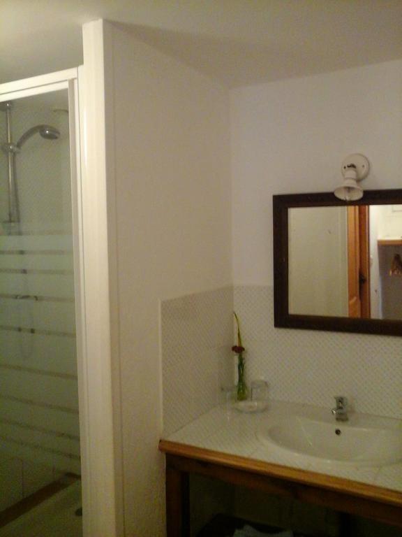 Les Roberderies Hotel Broc Bagian luar foto